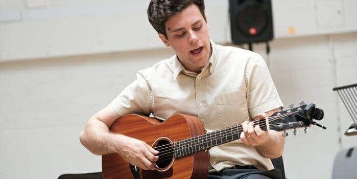 Charlie Fink, Cover My Tracks at The Old Vic. Photo by Manuel Harlan (1)