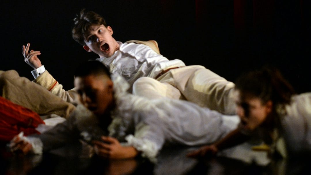 First Look_ Shechter II Performs SHOW