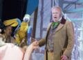 Mark Williams as Doctor Dolittle with Polynesia the Parrot in DOCTOR DOLITTLE. Credit Alastair Muir