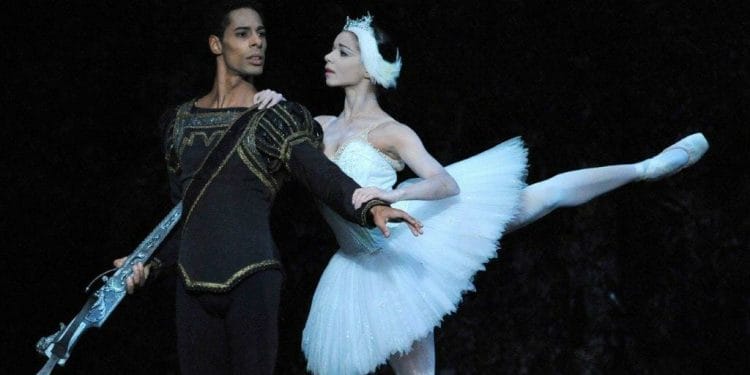 Celine Gittens as Odette and Tyrone Singleton as Prince Siegfried Birmingham Royal Ballet Swan Lake Credit Roy Smiljanic