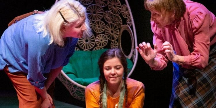 fingersmiths To Bring Critically Acclaimed My Mother Said I Never Should To Canada Water Theatre