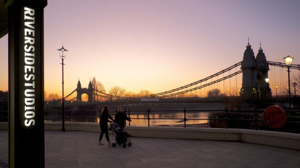 Riverside Studios c. Jan Urbanski