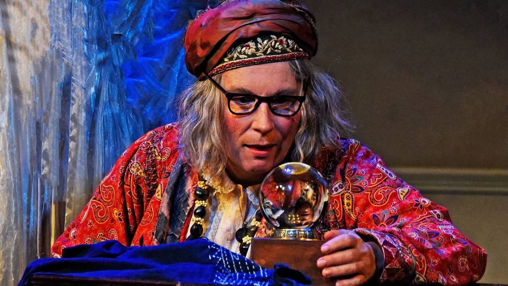 Jennifer Saunders Mme Arcati┬®nc Blithe Spirit