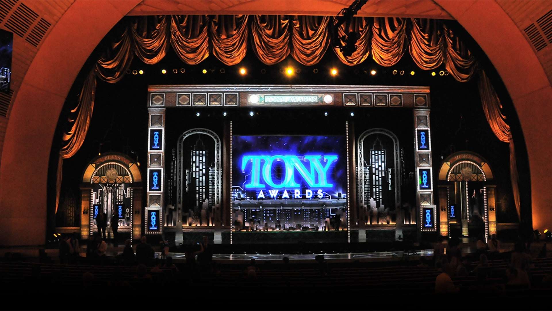 A night at the theatre. Tony Awards 2022. Театральная премия Тони.