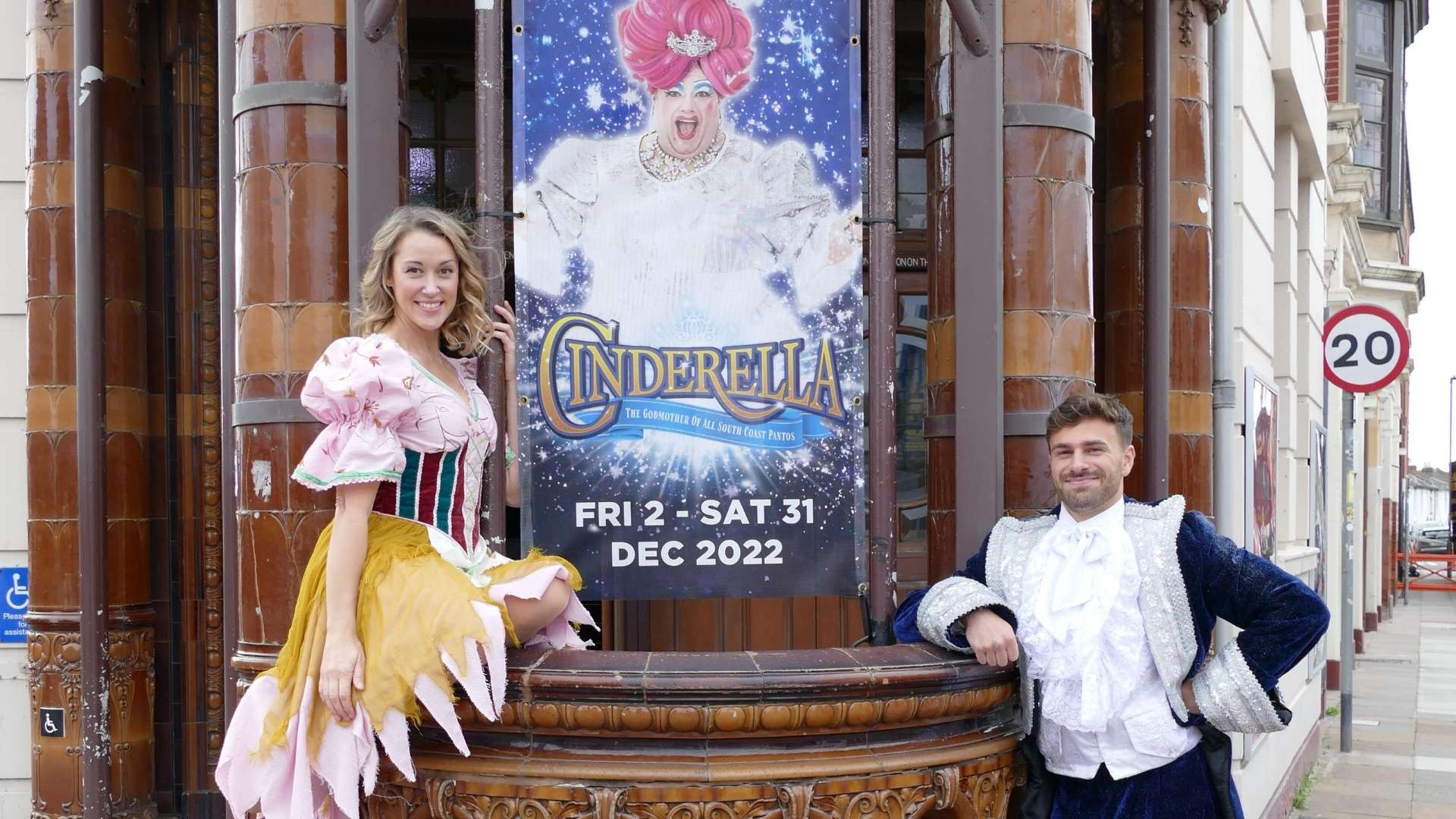 First Dates Grant Urquhart Cast In Kings Theatre Portsmouth Panto