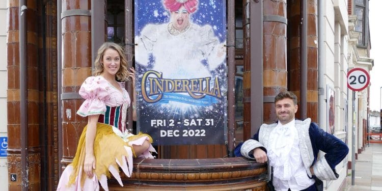Grant Urquhart Joins Kings Theatre Portsmouth Cinderella credit Alan Bound Kings Theatre Portsmouth.