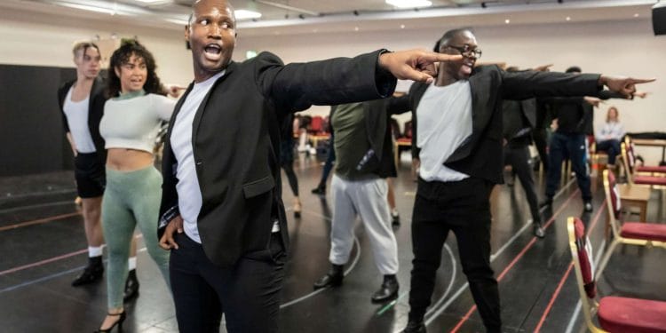 AINT TOO PROUD. In Rehearsals. Sifiso Mazibuko and Company. Photo by Johan Persson