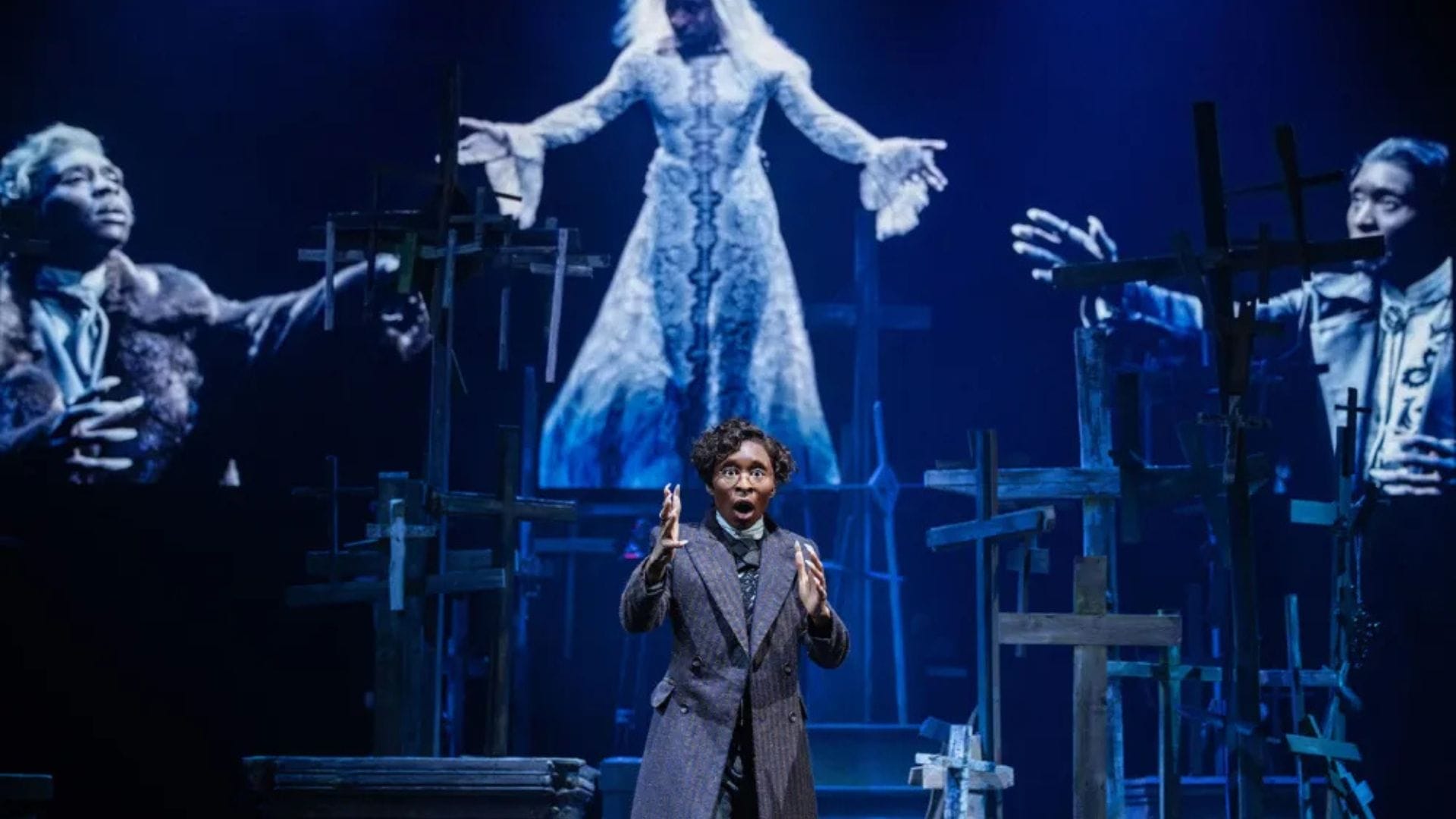 Review: Dracula at Noël Coward Theatre